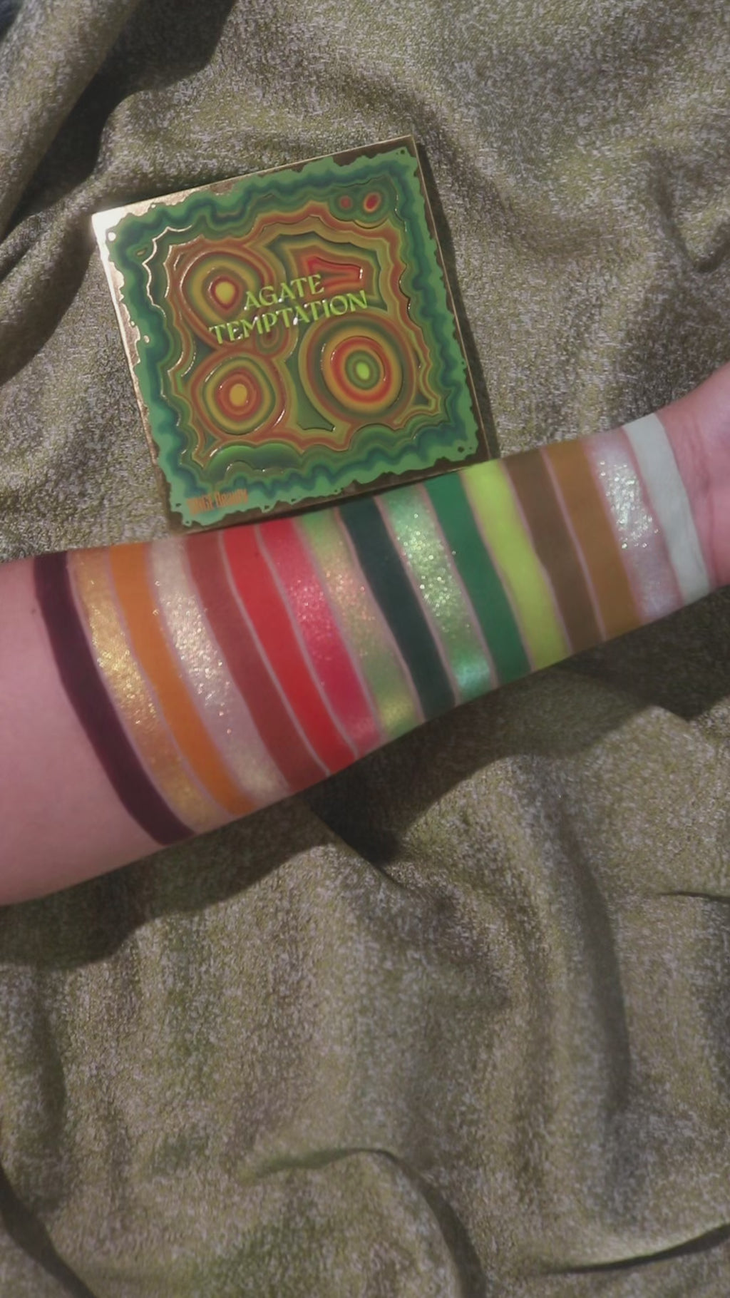 Singe Beauty Agate Temptation Palette Live Swatches 01